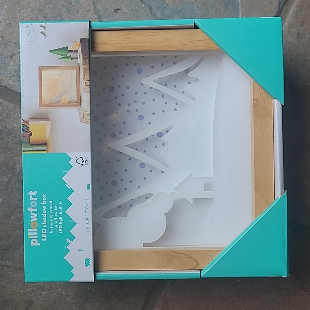New in box! Pillowfort LED decorative shadow box mood lighting Mountain theme